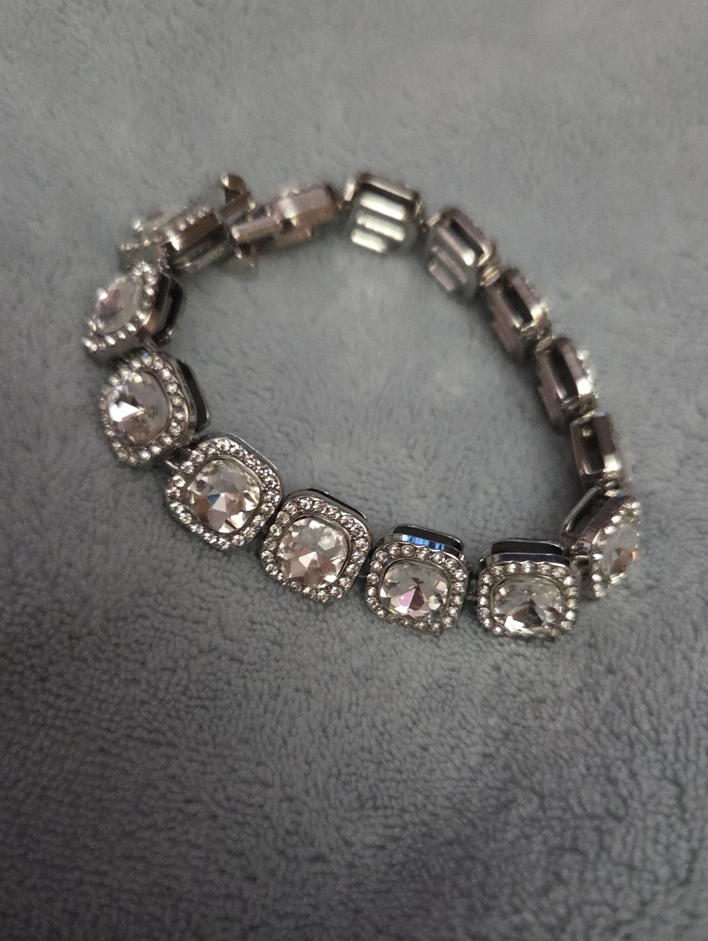 Crystal Halo Clasp Bracelet - Silver Tone
